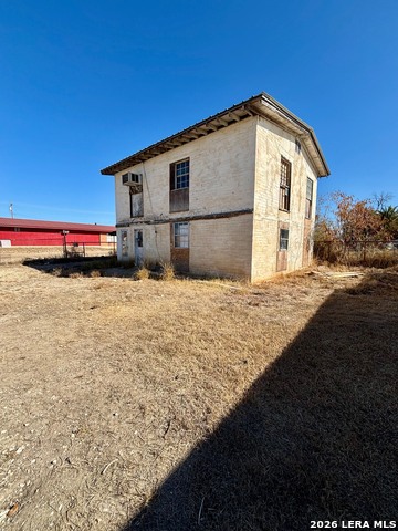 Listing photo id 10 for 211 Maverick E