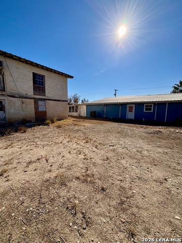 Listing photo id 11 for 211 Maverick E