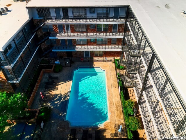 Image 15 of 16 For 8401 New Braunfels N 344