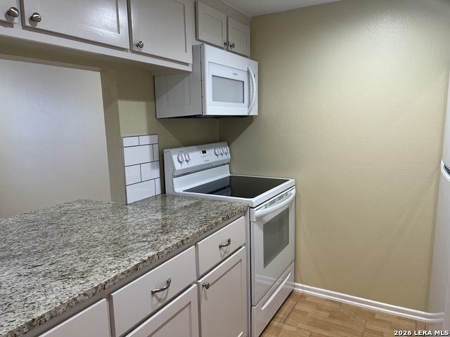 Image 9 of 16 For 8401 New Braunfels N 344