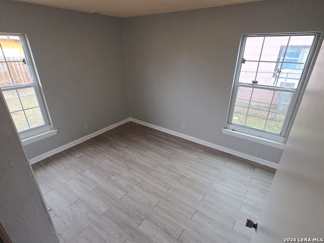 Image 11 of 25 For 341 Longview