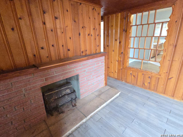 Image 16 of 25 For 341 Longview