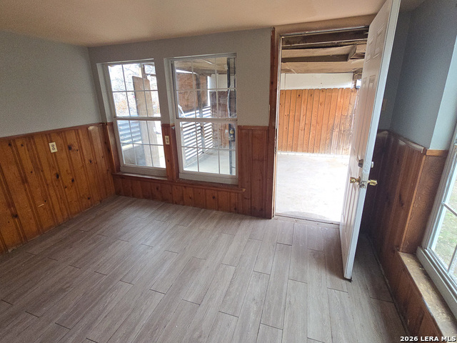 Image 21 of 25 For 341 Longview