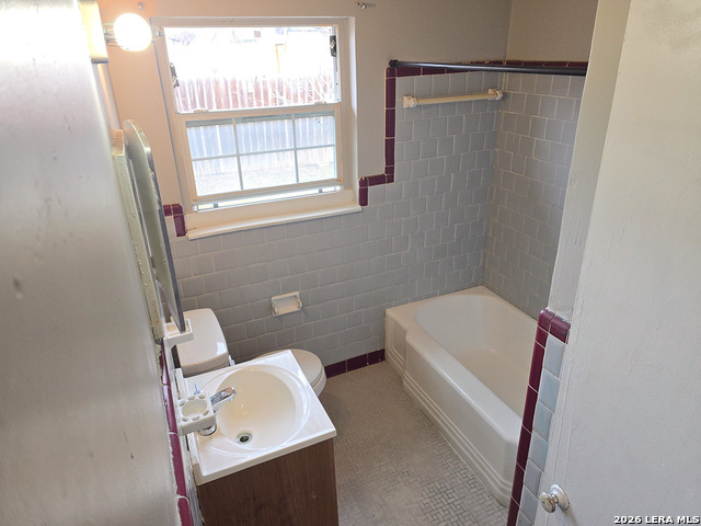 Image 7 of 25 For 341 Longview