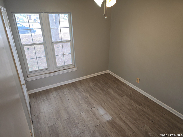 Image 8 of 25 For 341 Longview