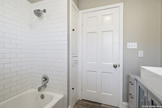 Image 23 of 27 For 362 Meredith