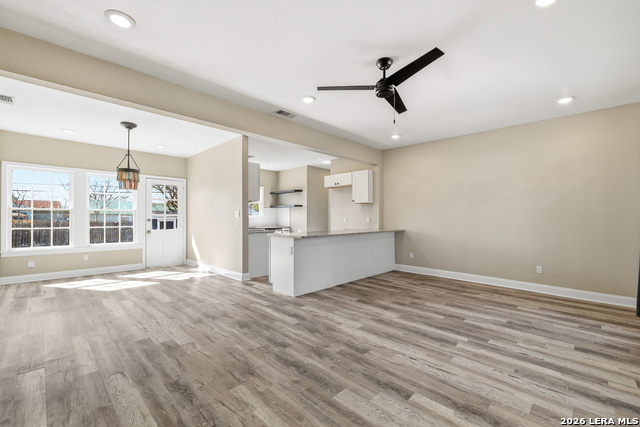 Image 4 of 27 For 362 Meredith