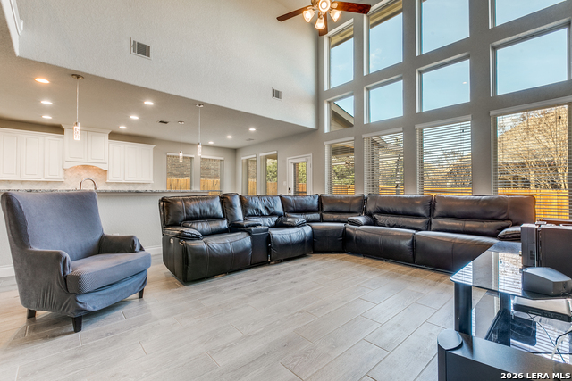 Image 7 of 28 For 331 Ricadonna