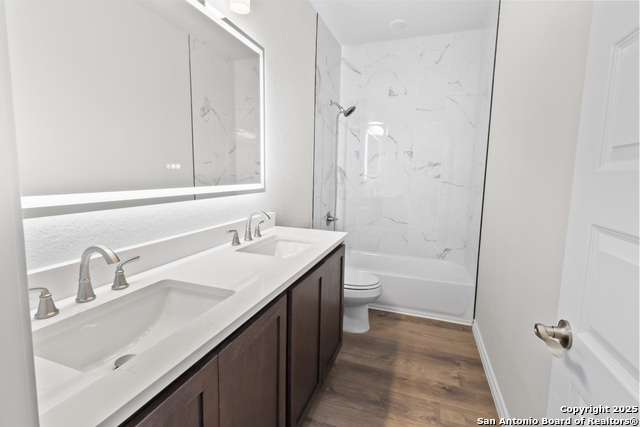 Image 19 of 29 For 804 Huntington St W