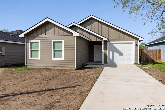 Image 20 of 29 For 804 Huntington St W