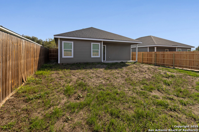 Image 23 of 29 For 804 Huntington St W