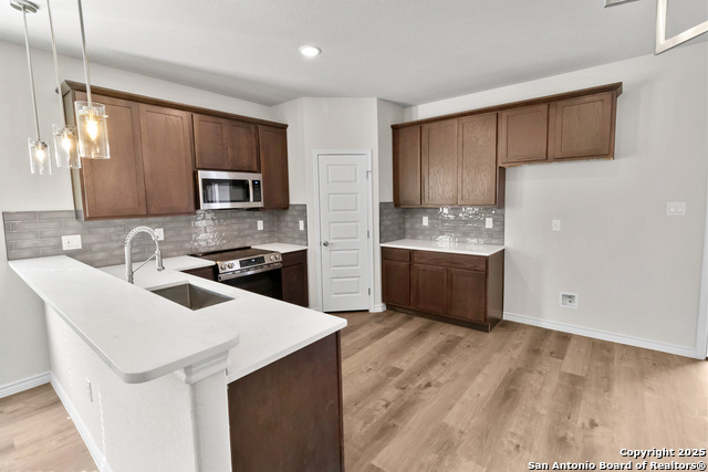 Image 5 of 29 For 804 Huntington St W