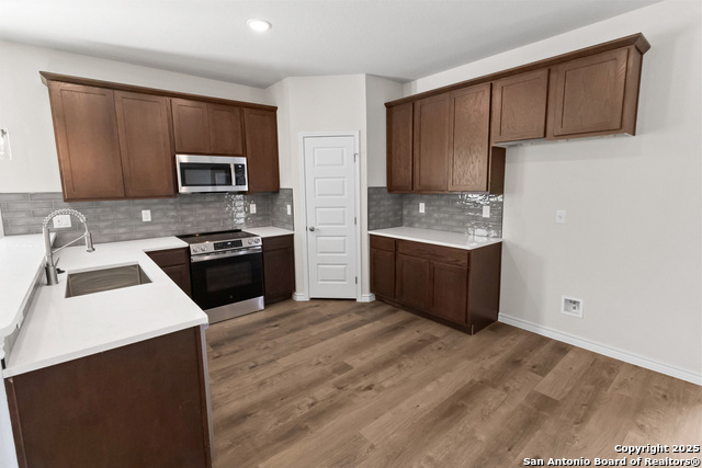 Image 7 of 29 For 804 Huntington St W