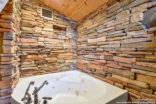 Image 5 of 25 For 920 Pebble Bch Dr Nw