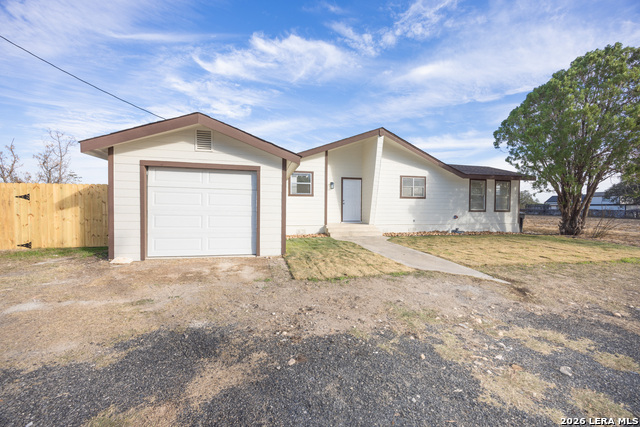 Details for 523a Rossville, Devine, TX 78016