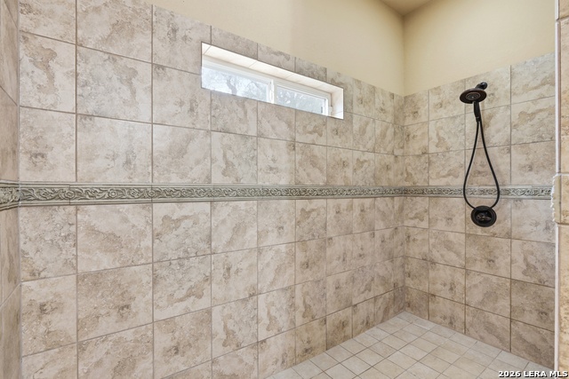 Image 14 of 28 For 200 Creekwood Ct