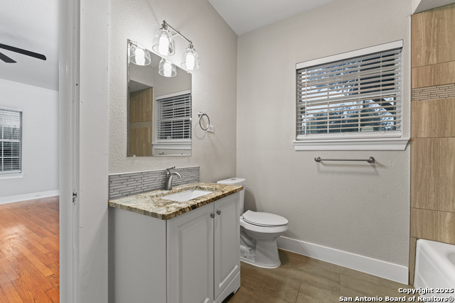 Image 11 of 24 For 1806 Mistletoe Ave W