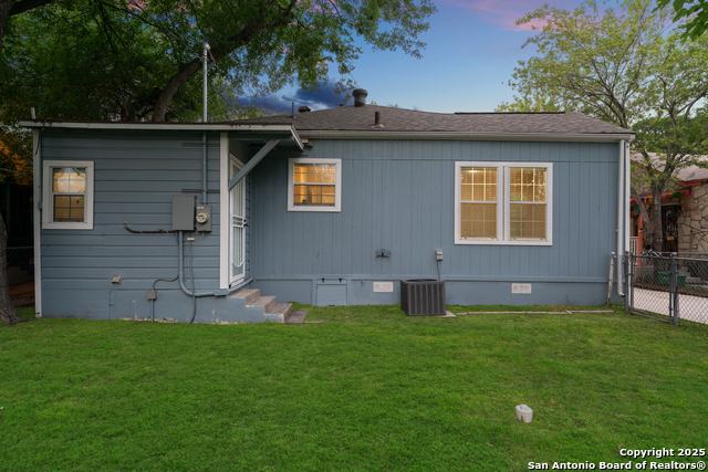 Image 18 of 24 For 1806 Mistletoe Ave W