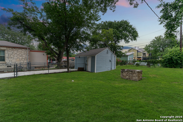 Image 20 of 24 For 1806 Mistletoe Ave W