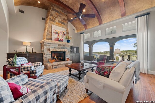 Image 5 of 53 For 538 Oak Shores Drive