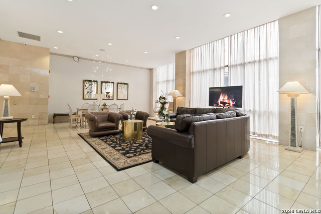 Image 13 of 17 For 7701 Wurzbach  308