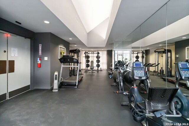 Image 16 of 17 For 7701 Wurzbach  308