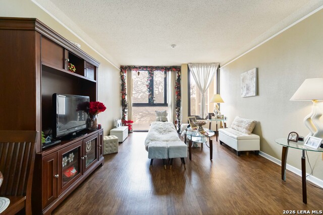 Image 2 of 17 For 7701 Wurzbach  308