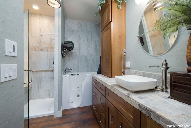 Listing photo id 12 for 504 Tivy  