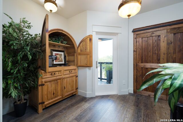 Listing photo id 13 for 504 Tivy  