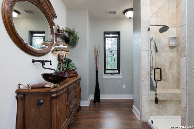 Listing photo id 14 for 504 Tivy  