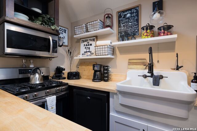 Listing photo id 22 for 504 Tivy  