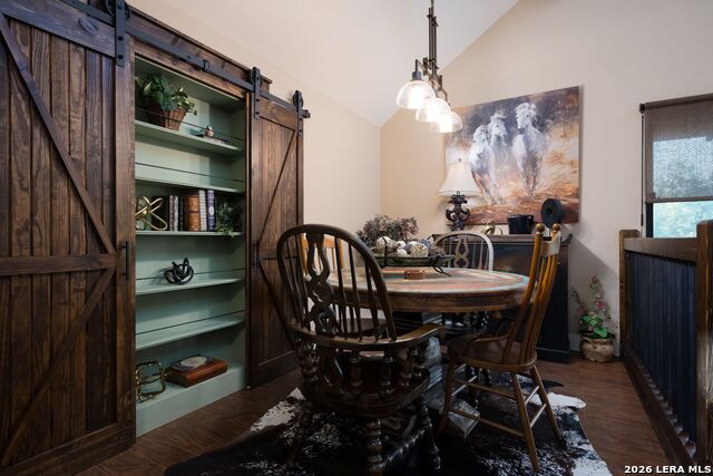 Listing photo id 23 for 504 Tivy  