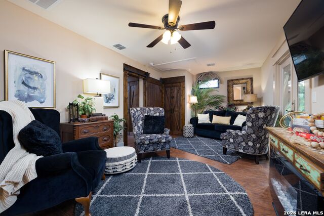 Listing photo id 25 for 504 Tivy  
