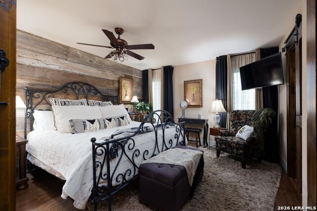 Listing photo id 26 for 504 Tivy  