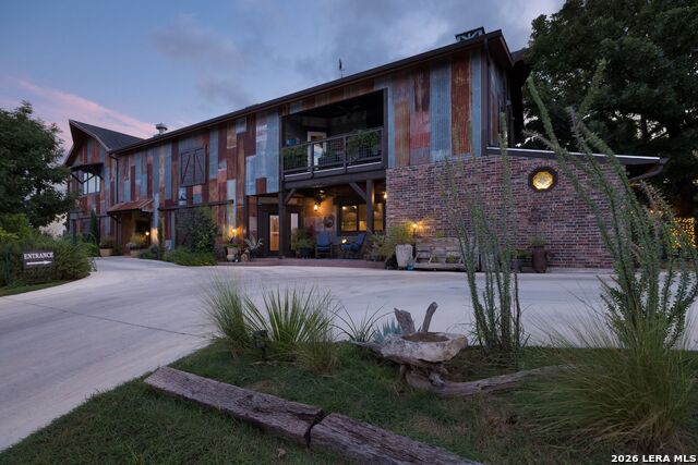 Listing photo id 1 for 504 Tivy  