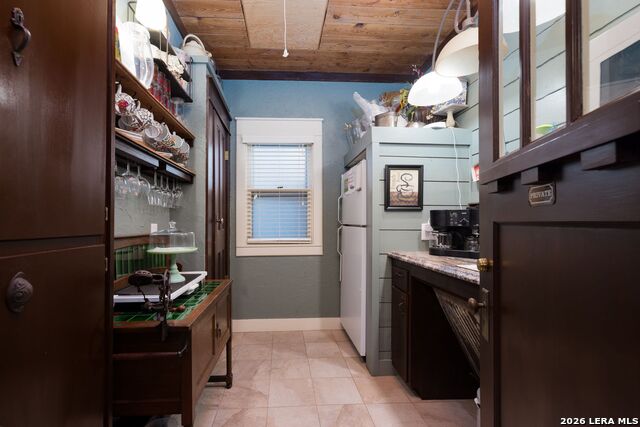 Listing photo id 38 for 504 Tivy  