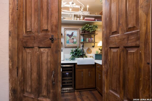 Listing photo id 5 for 504 Tivy  