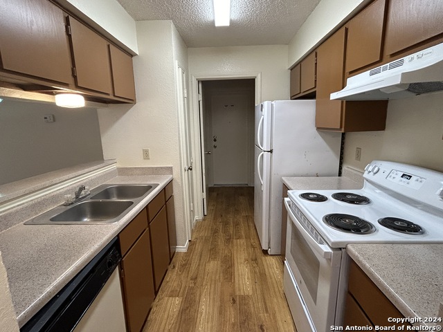 Image 3 of 7 For 14526 Waddesdon Bluff