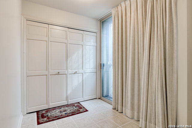 Image 12 of 19 For 7815 Broadway  401