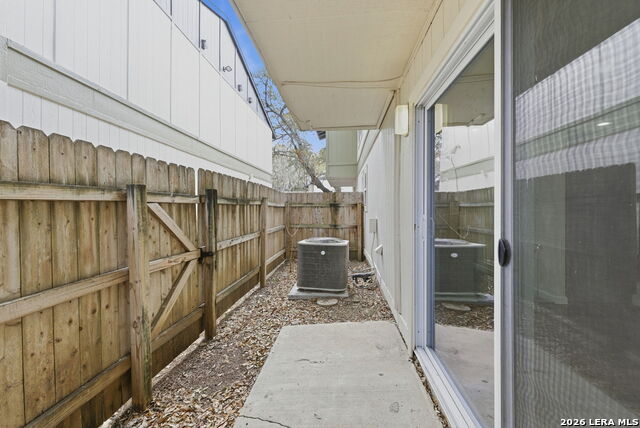 Image 33 of 38 For 100 Lorenz Rd  802