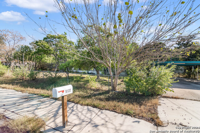 Image 4 of 15 For 5126 Farr  