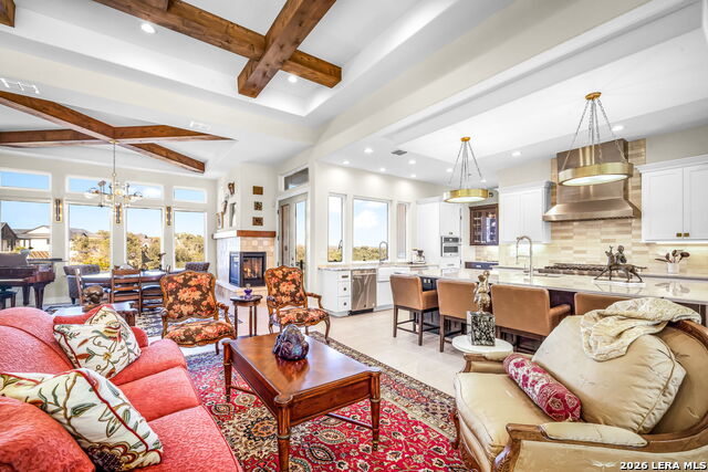 Listing photo id 9 for 368 Butternut