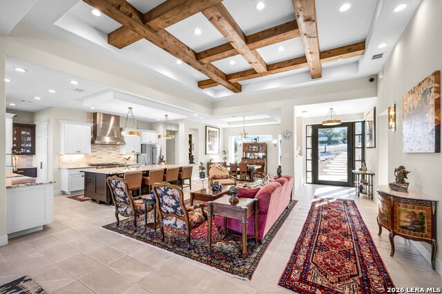 Listing photo id 10 for 368 Butternut