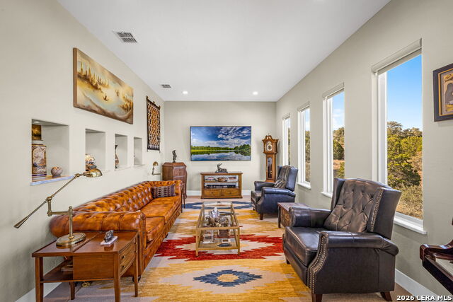 Listing photo id 14 for 368 Butternut