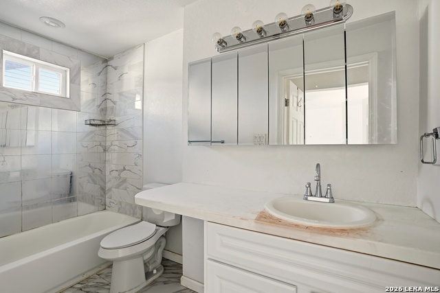 Image 14 of 37 For 311 Castillo