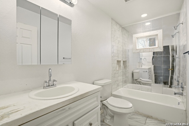 Image 23 of 37 For 311 Castillo