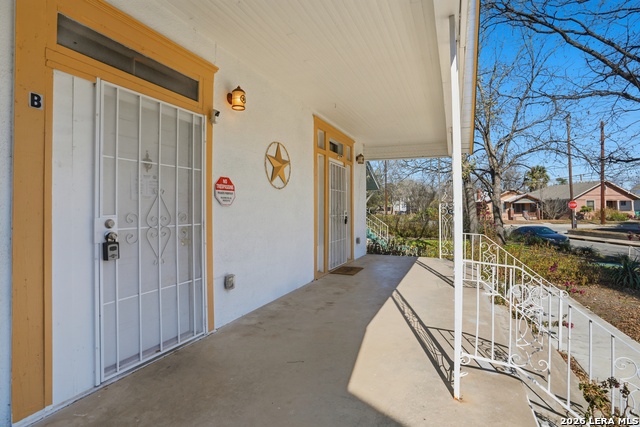 Image 4 of 37 For 311 Castillo