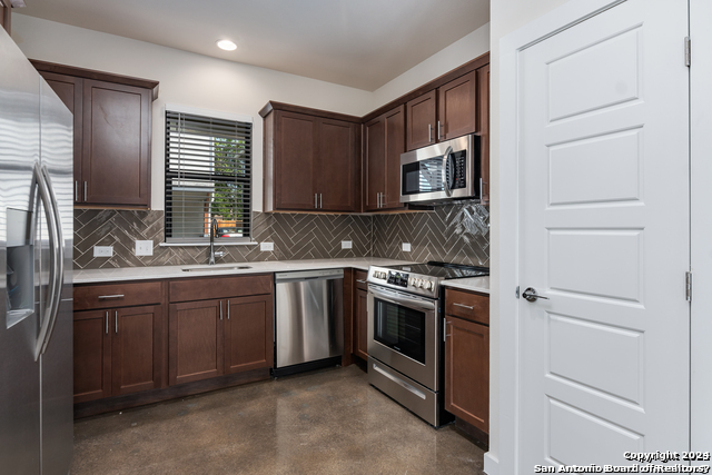 Image 7 of 14 For 211 Utah St  601