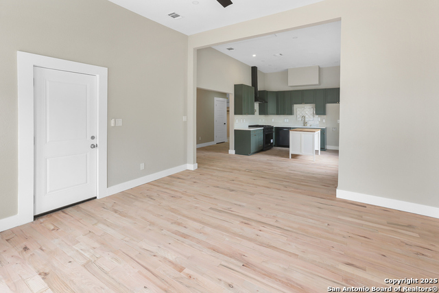 Image 13 of 34 For 926 Nolan St