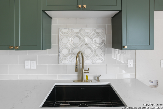 Image 16 of 34 For 926 Nolan St